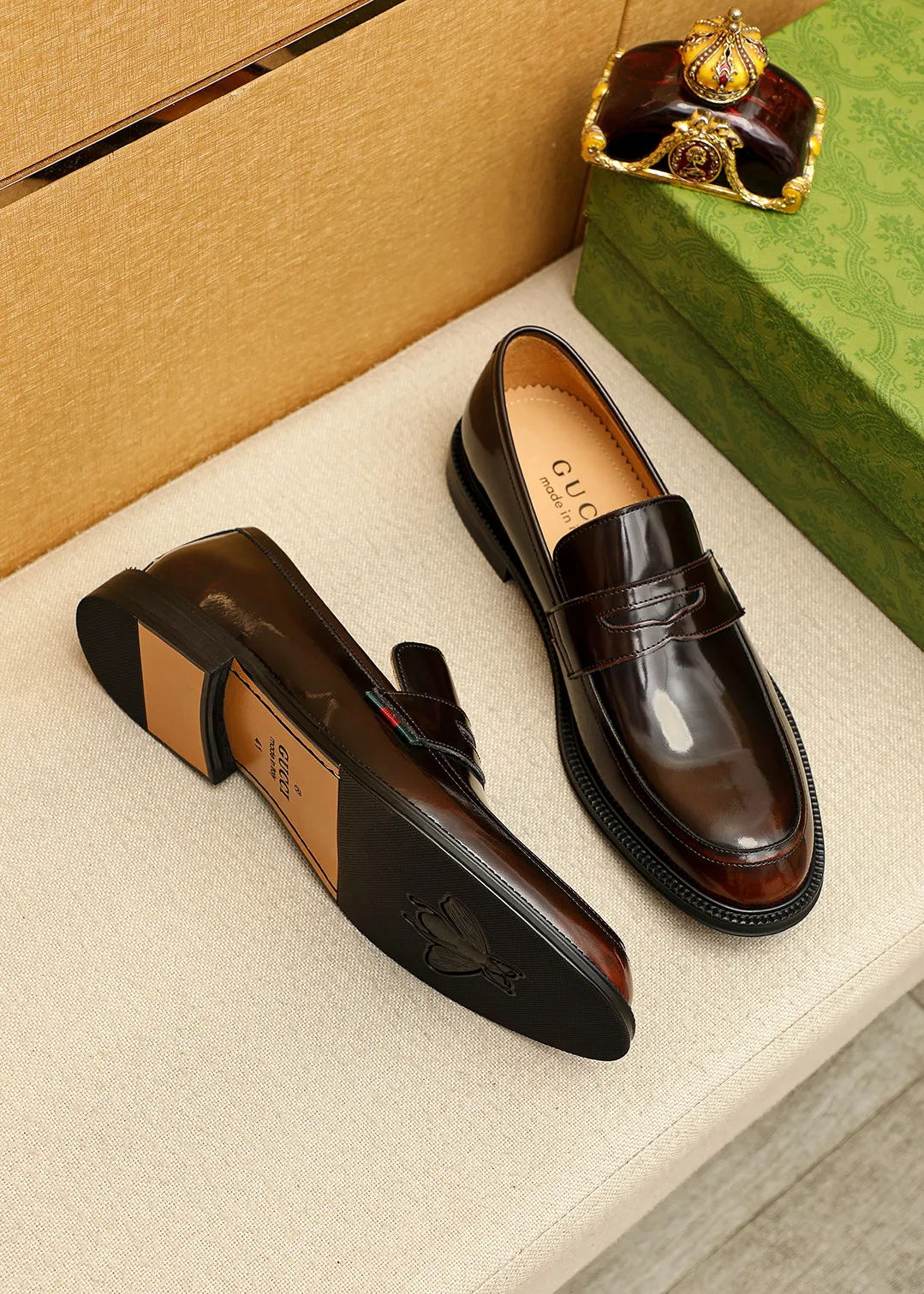 Men's shoes 💰520 💐 Product trademark: GUCCI "Gucci" casual leather shoes Regular size: 38-44 (45.46🉑️customized) Product materials: Selected imported first-layer open-edge beaded cowhide leather upper, imported water-dyed cowhide leather lining. Strong three-dimensional visual effect, original outsole Color: 4⃣️colors available